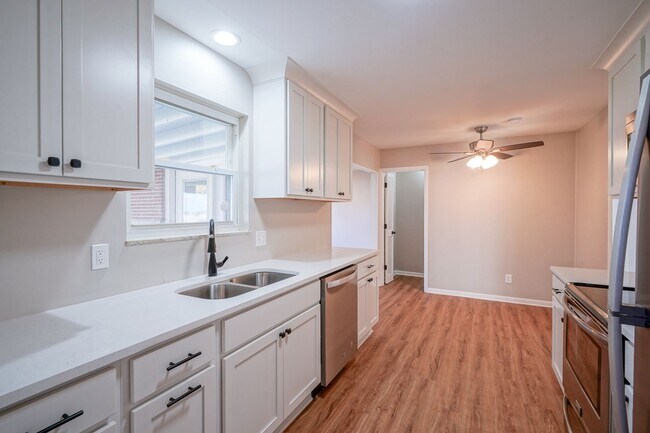 Building Photo - Recently Remodeled 4-Bedroom Home with Modern Upgrades & Spacious Yard in McCordsville