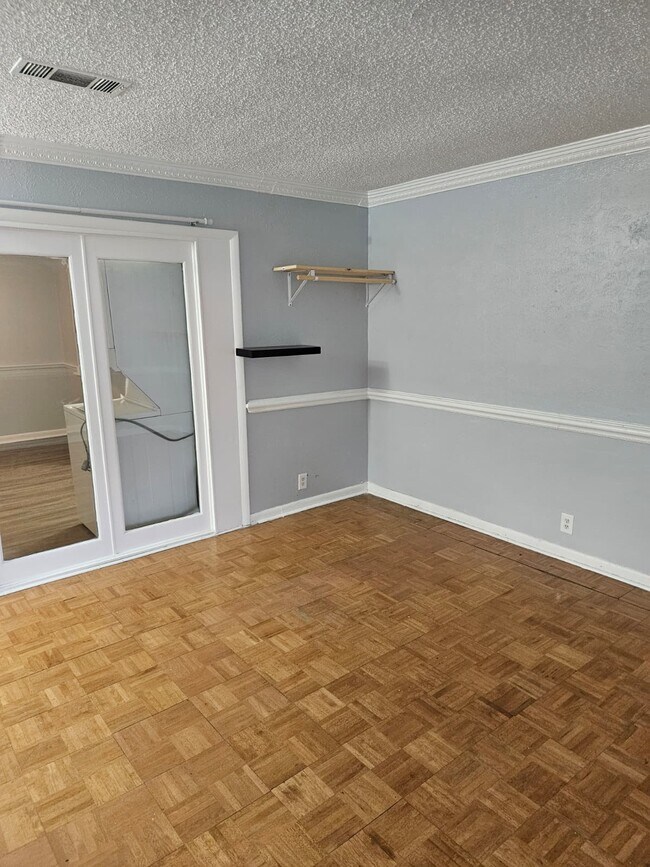 Building Photo - 270 Tampa Dr