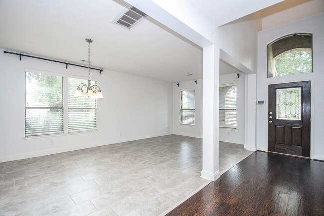 Building Photo - 8343 Sedona Ridge Dr