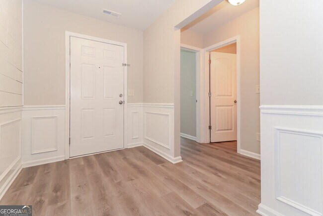 Building Photo - 42 Mercer Ln