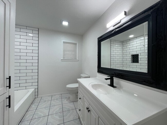 Building Photo - Fresh, Fun, 3-bed, 1-bath Lamesa Home