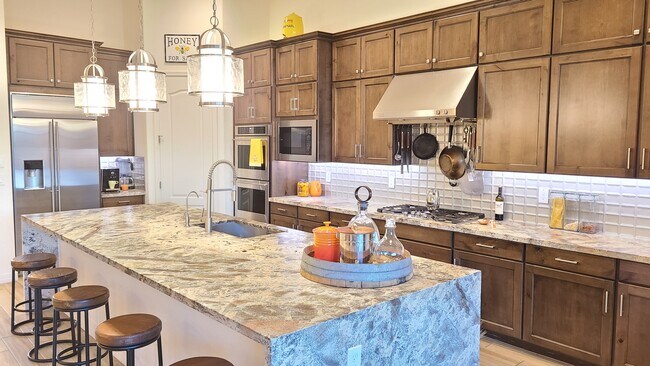 Large kitchen island - 23164 N 73rd Pl
