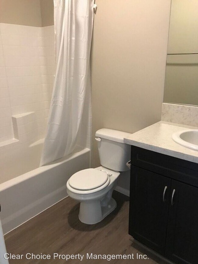 Building Photo - 3 br, 2 bath Apartment - 3548 Oak Street #203