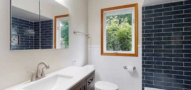 Building Photo - 103 Cherry St