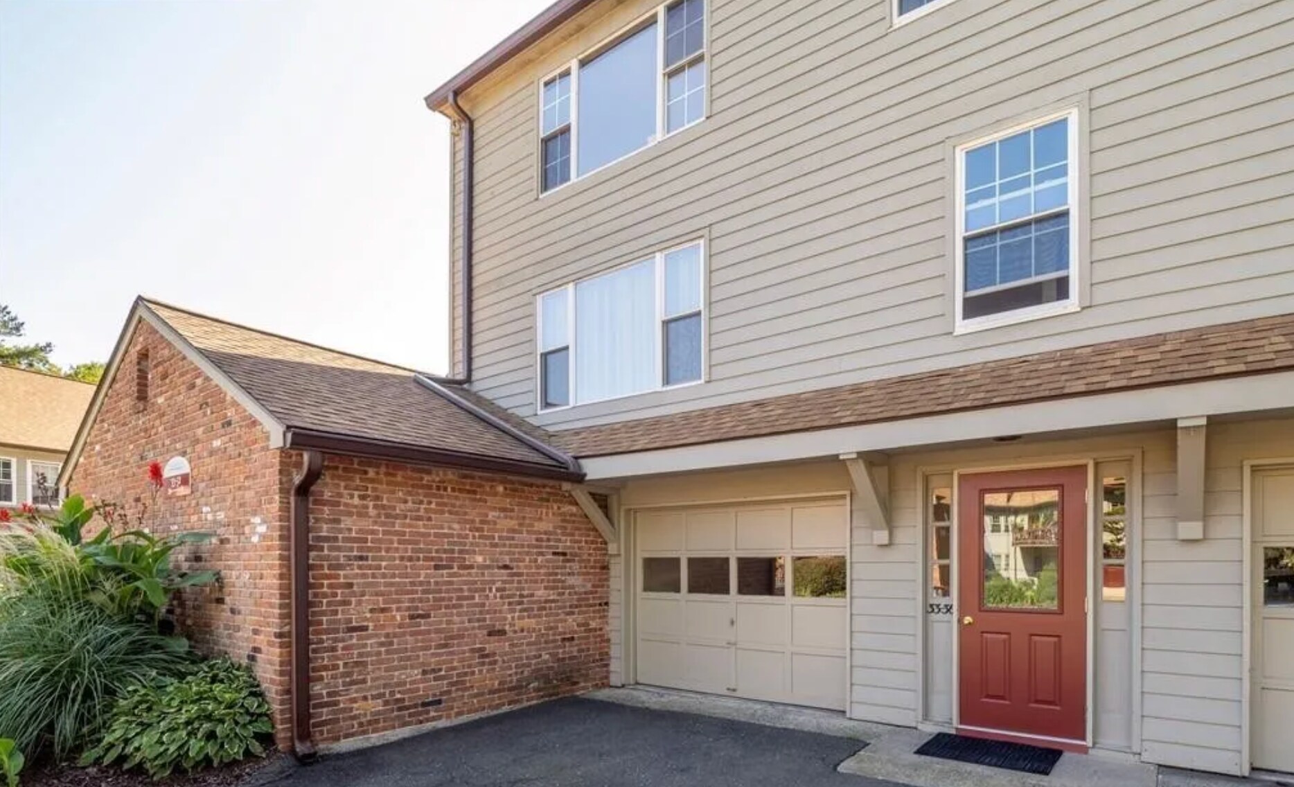 Building Photo - 33 Village Walk