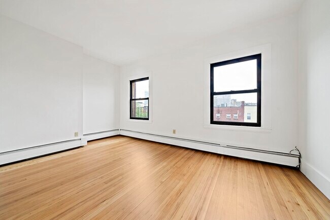 Building Photo - 48 Fenway