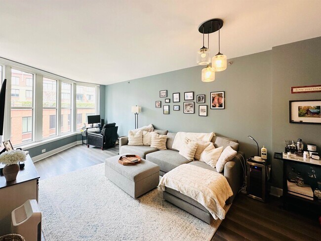 Building Photo - 1125 Maxwell Ln