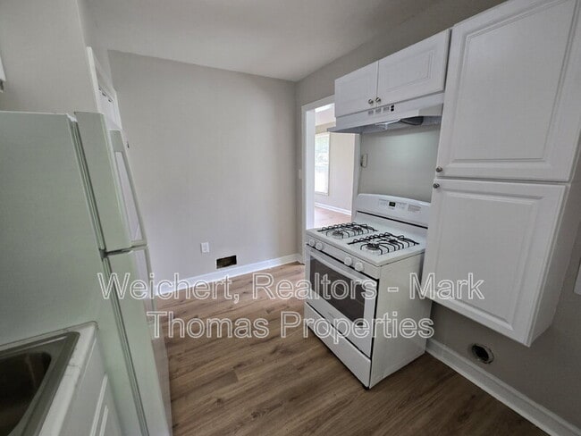 Building Photo - 1116 Delano St