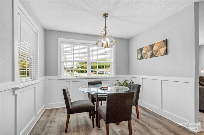 Building Photo - 1305 SE Benton St