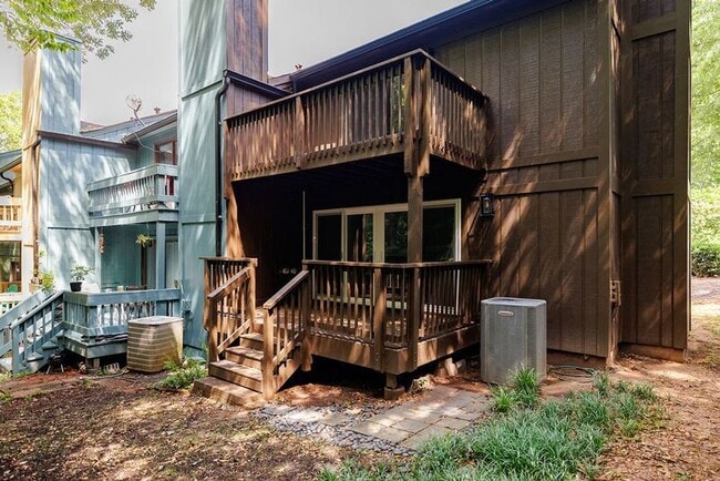 Building Photo - 134 Fernbanks Ct
