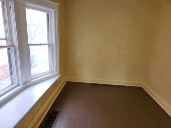 Building Photo - 11 Renwood St