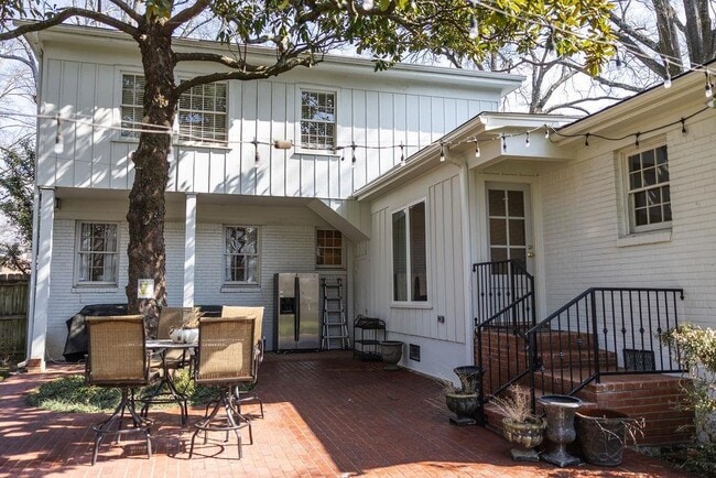 Building Photo - 3719 S Woodland Dr