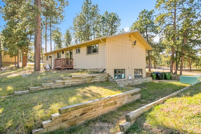 Building Photo - 27927 Circle Dr