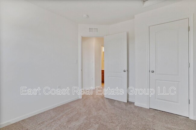 Building Photo - 11 Mengel Rd