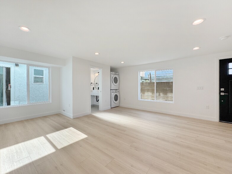 Building Photo - 4461 Farquhar Ave