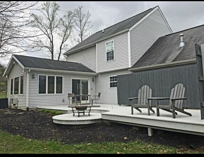 Building Photo - Beautiful 3BR Home with Solar Panels in Winslow Farm!