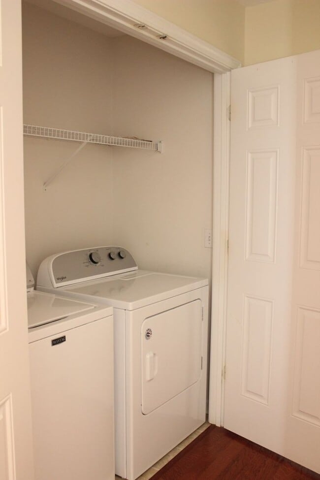 Building Photo - Wellstone Townhouse