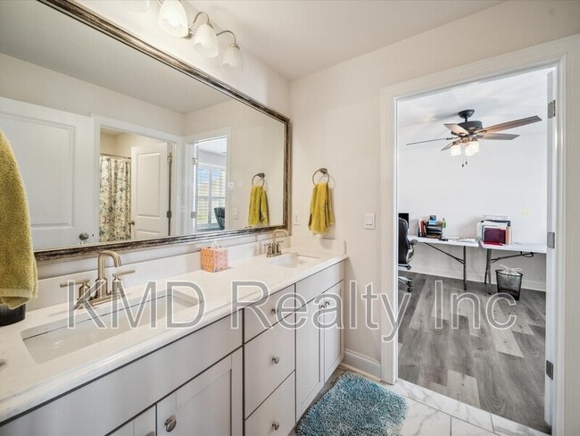 Building Photo - 6112 Willow Pin Ln