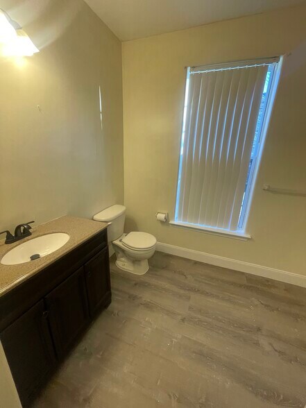 Building Photo - 185 Horseshoe Ct