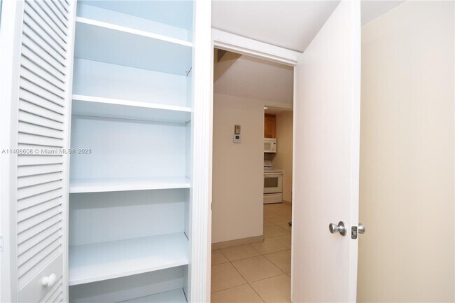 Building Photo - 7500 NW 5th Pl