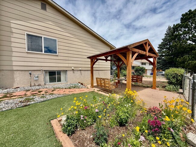 Building Photo - Tulip Way 4125-4127