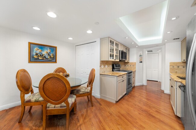 Building Photo - 4301 N Ocean Blvd