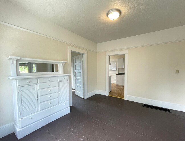 Building Photo - 4507 N Gantenbein Ave