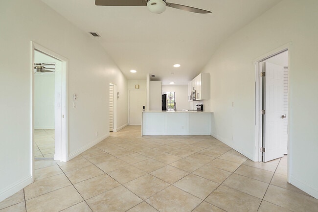 Building Photo - 5241 Breadfruit Cir