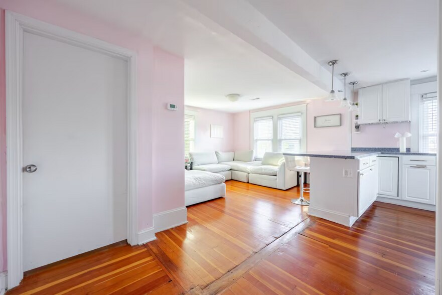 Building Photo - 1019 Berryville Ave