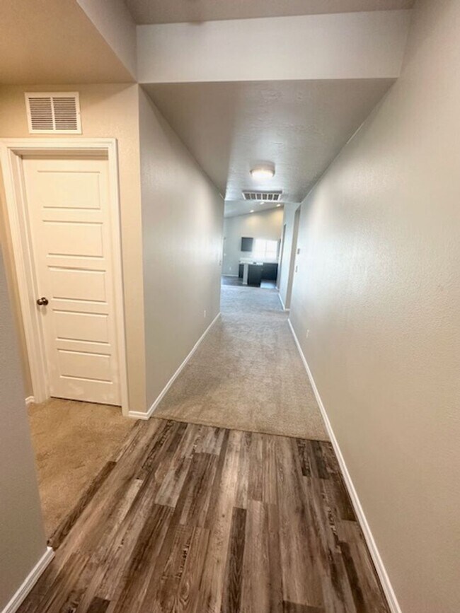 Building Photo - $500.00 MOVE IN CREDIT! Stunning Modern Home in Desirable Star, Idaho