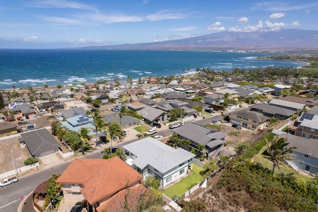 Building Photo - Luxury Maui Living in a Spacious Wailuku S...