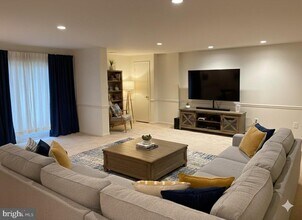 Building Photo - 10775 Brewer House Rd