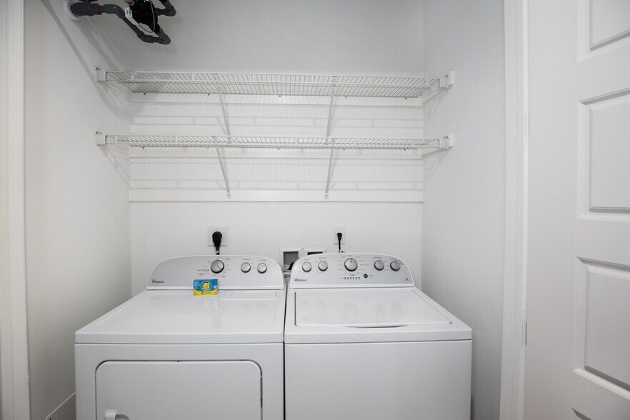 Building Photo - 6803 Staffordshire Crescent