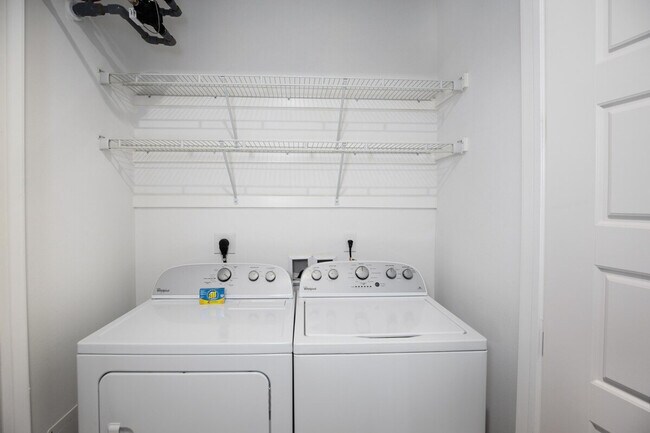 Building Photo - 6803 Staffordshire Crescent