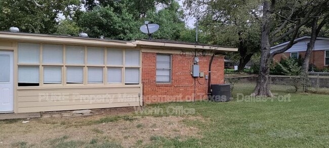 Building Photo - 1607 Briarwood Blvd