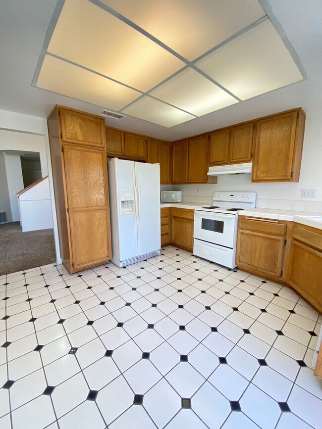 Building Photo - Great family home on a cul-de-sac