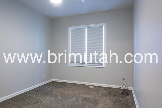 Building Photo - 2364 E Redondo Ave