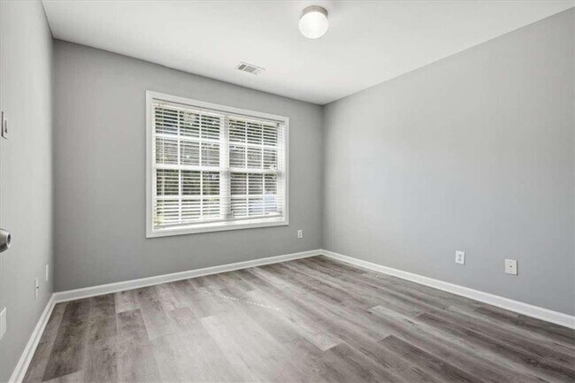 Building Photo - 96 Lenore Ct