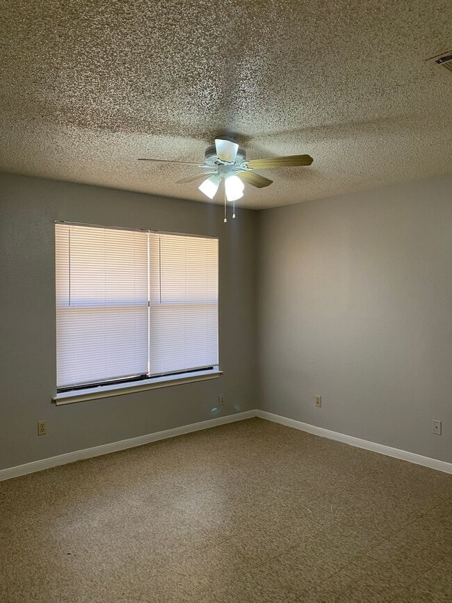 Building Photo - 6322 Queens Castle Dr