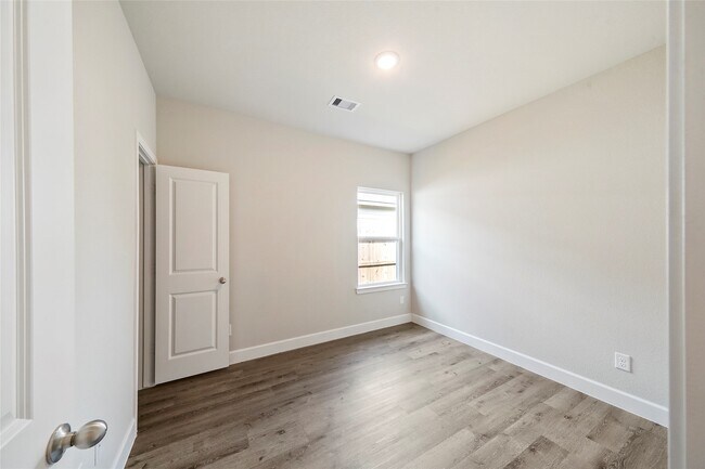 Building Photo - 412-414 Avenue H