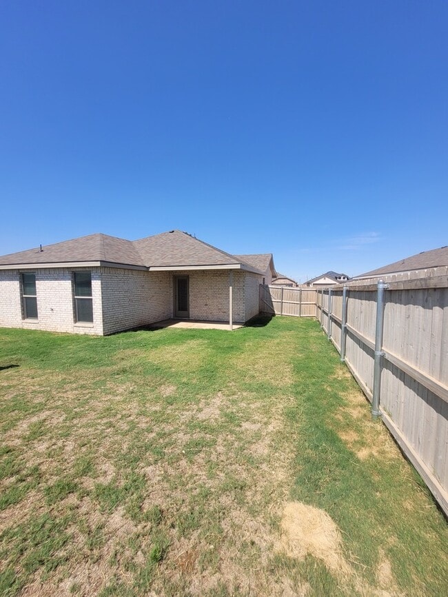 Building Photo - 3 bed 2 bath home in Lone Star Trails subd...