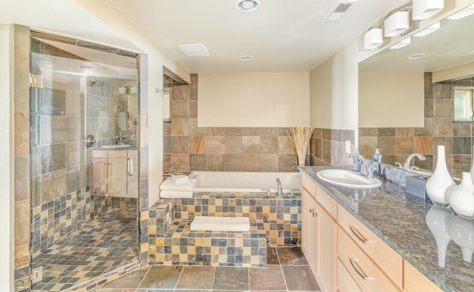 Building Photo - 4091 Hillcrest Ave SW