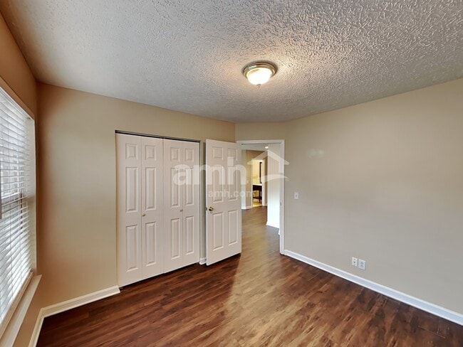 Building Photo - 3110 N Waterford Ct