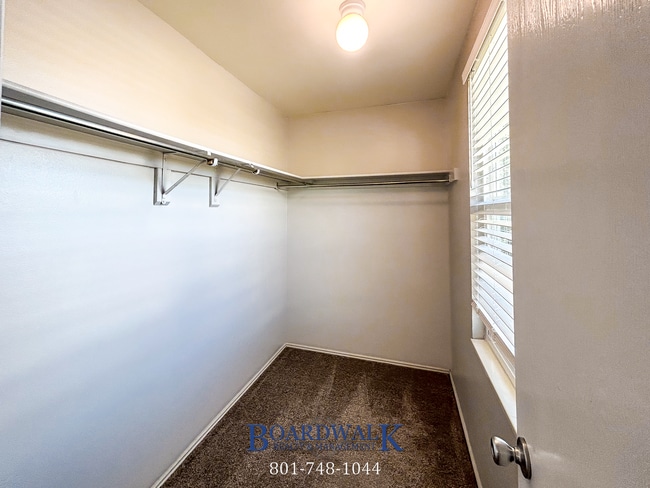 Building Photo - Remodeled & Ready 5 bed in Sandy