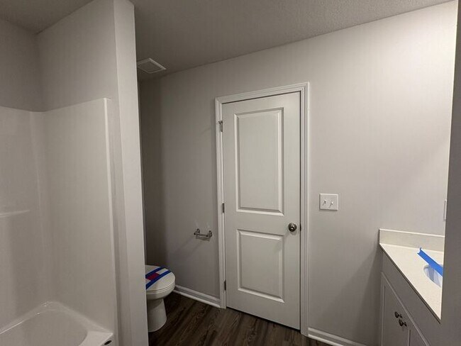 Building Photo - Charming 4-Bedroom Home with Spacious Livi...