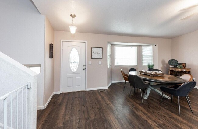 Building Photo - Spacious 5-Bedroom Home on 5 Acres with Panoramic Mountain Views & Endless Possibilities