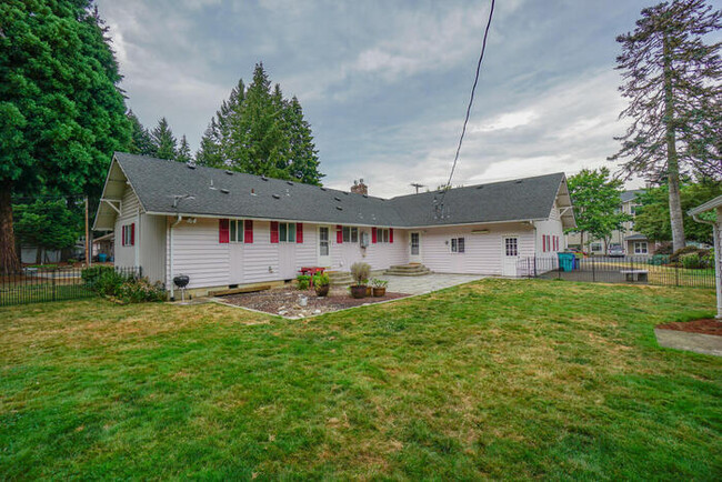 Building Photo - BEAUTIFUL LANDSCAPED THREE BEDROOM WITH BO...