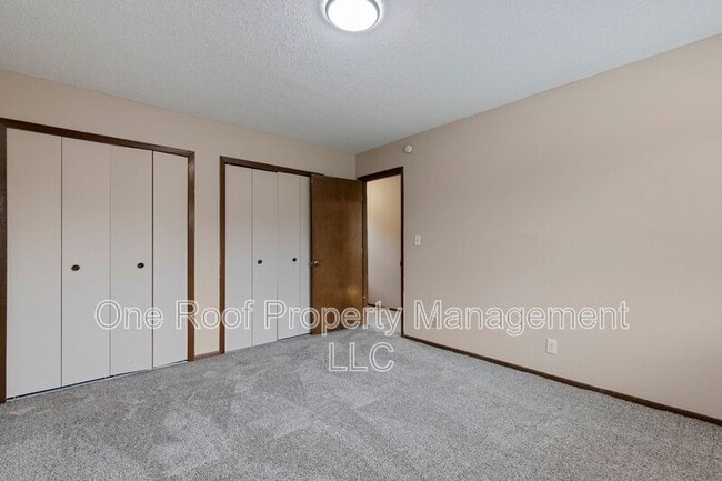 Building Photo - 701 Linwood Dr