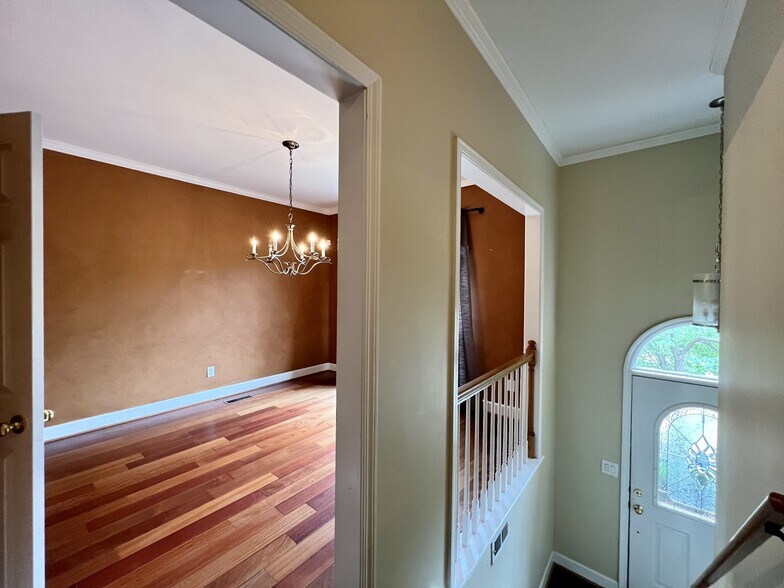 Building Photo - 116 Carriage Ct