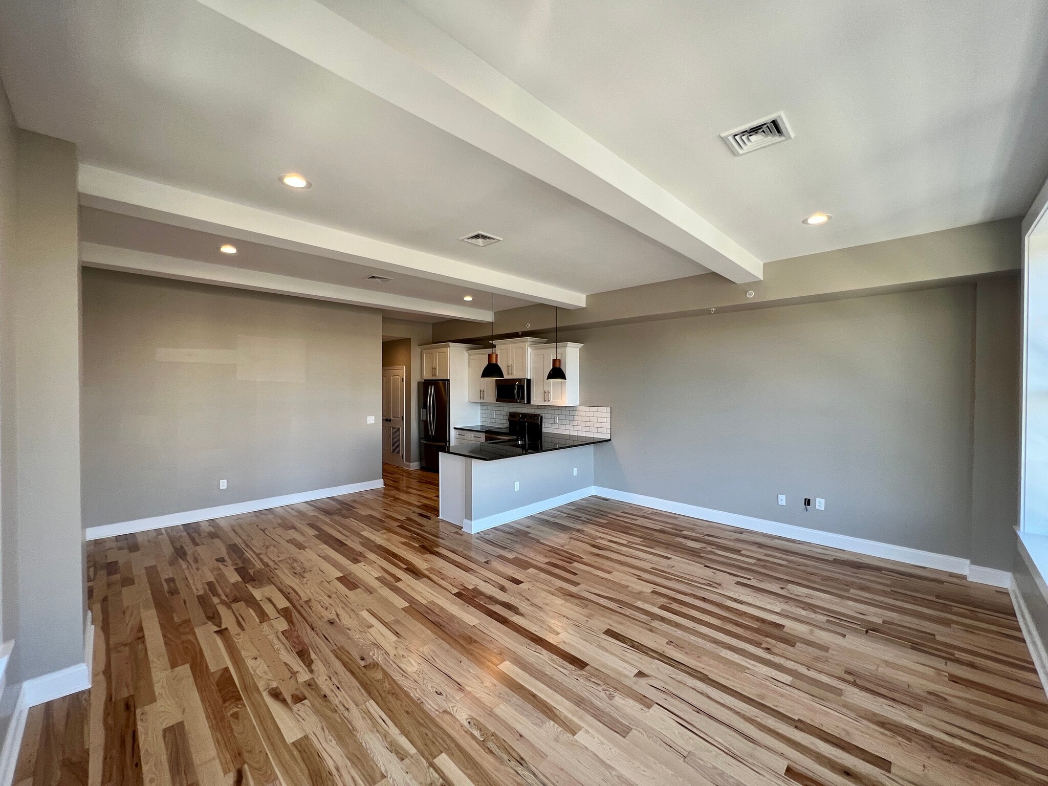 Building Photo - 116 S Main St